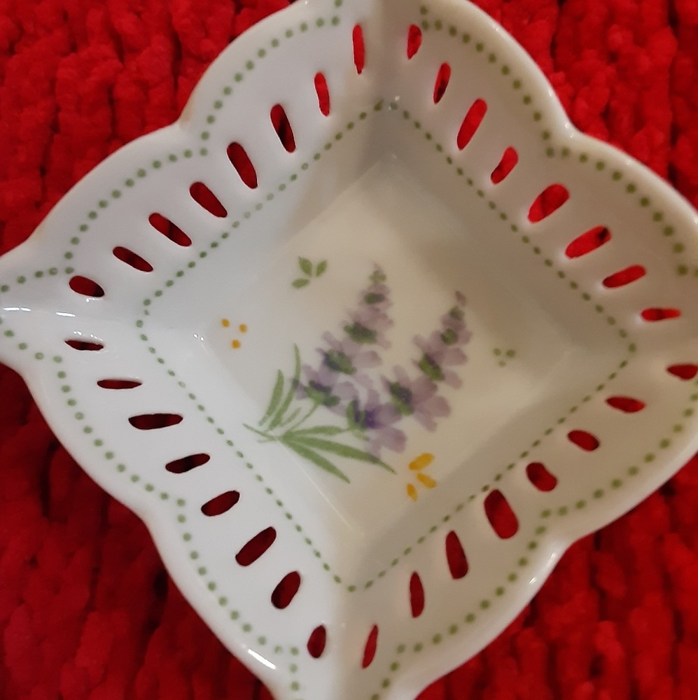 NWT China dishes for percious treasures